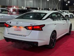 نيسان ألتيما